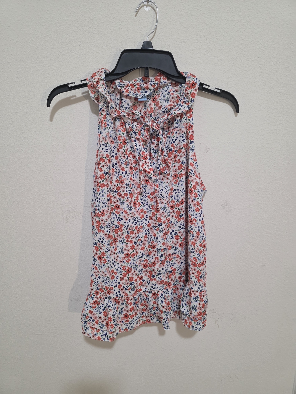 CeCe Coral, Navy & White Floral Tie-Neck Sleeveless Top